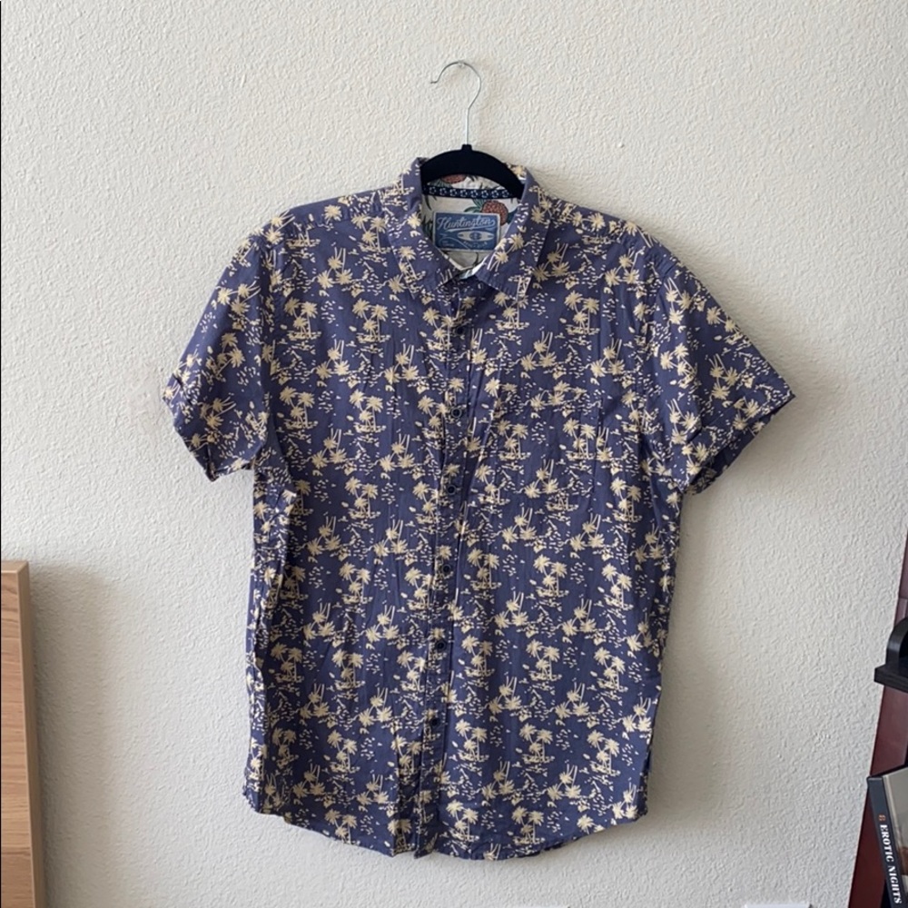 Huntington Beach Club men’s Hawaiian shirt, size L